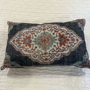 Vintage Style pillow, 16x24 inches